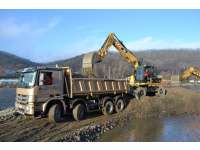 Zemní práce – čištění vodního toku Vltava / leden - únor 2014