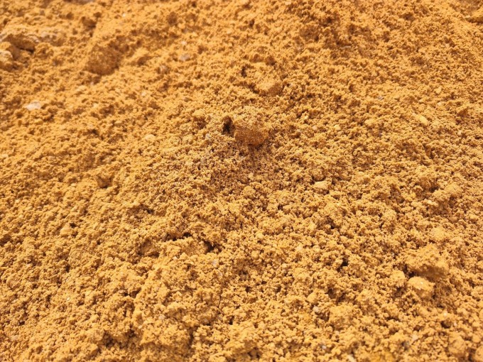 Zásypový materiál