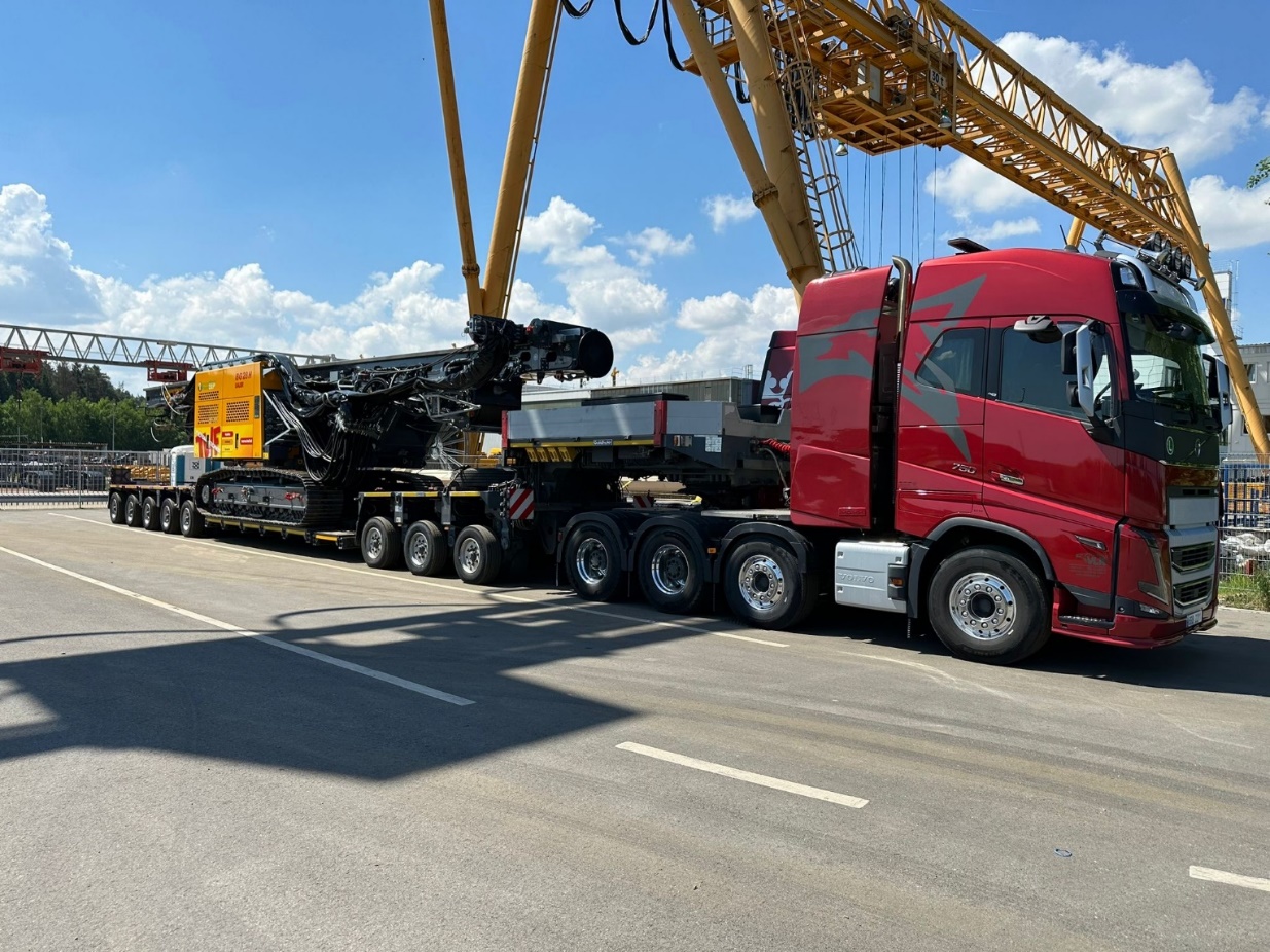 Volvo FH16 8x4 + Goldhofer XLE 3+5