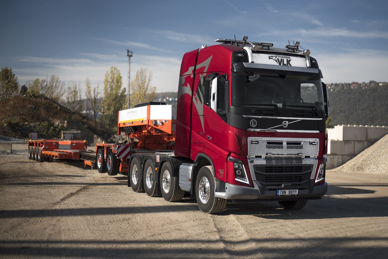 Volvo FH16 8x4 + Goldhofer XLE 2+4